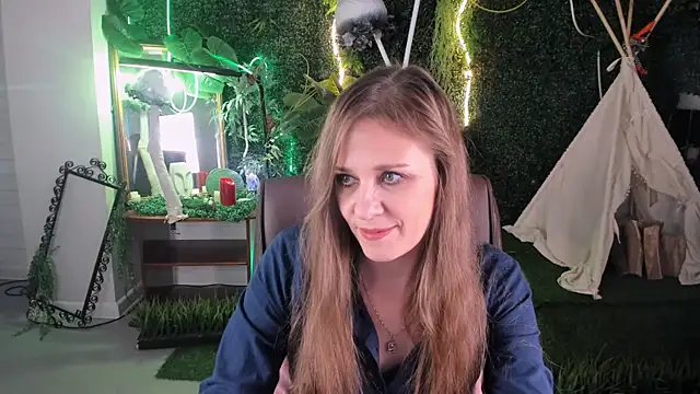 Snapshot of EmiliaBedy chatting on 02.05.25 EmiliaBedy online show from 02.05.25