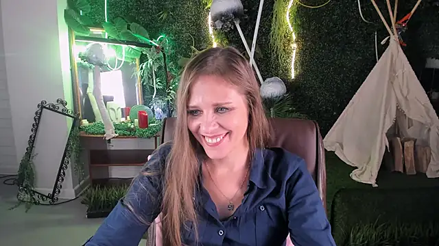Snapshot of EmiliaBedy chatting on 02.05.25 EmiliaBedy online show from 02.05.25