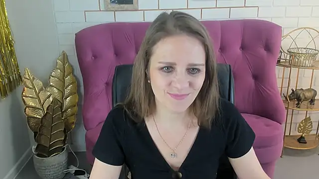 Snapshot of EmiliaBedy chatting on 02.06.25 EmiliaBedy online show from 02.06.25