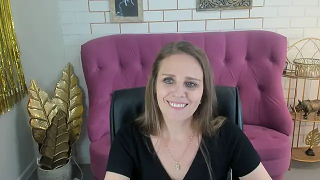 Snapshot of EmiliaBedy chatting on 02.06.25 EmiliaBedy online show from 02.06.25