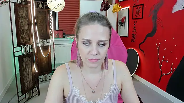 Snapshot of EmiliaBedy chatting on 02.07.25 EmiliaBedy online show from 02.07.25