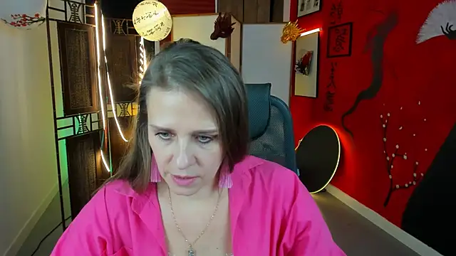 Snapshot of EmiliaBedy chatting on 02.11.25 EmiliaBedy online show from 02.11.25