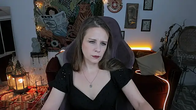 Snapshot of EmiliaBedy chatting on 02.13.25 EmiliaBedy online show from 02.13.25