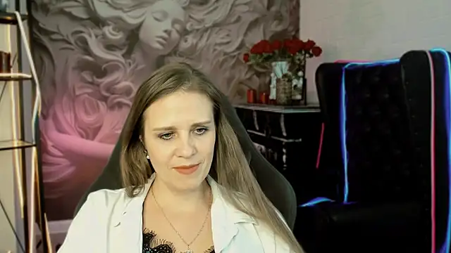 Snapshot of EmiliaBedy chatting on 02.15.25 EmiliaBedy online show from 02.15.25
