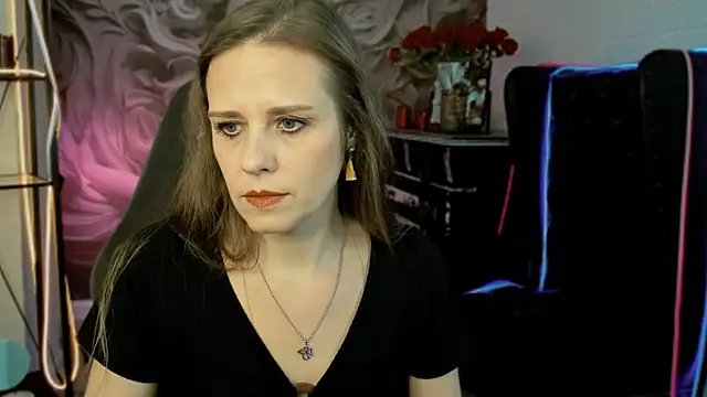 Snapshot of EmiliaBedy chatting on 02.17.25 EmiliaBedy online show from 02.17.25