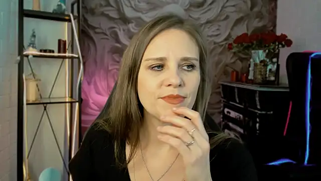 Snapshot of EmiliaBedy chatting on 02.17.25 EmiliaBedy online show from 02.17.25