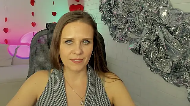 Snapshot of EmiliaBedy chatting on 02.18.25 EmiliaBedy online show from 02.18.25