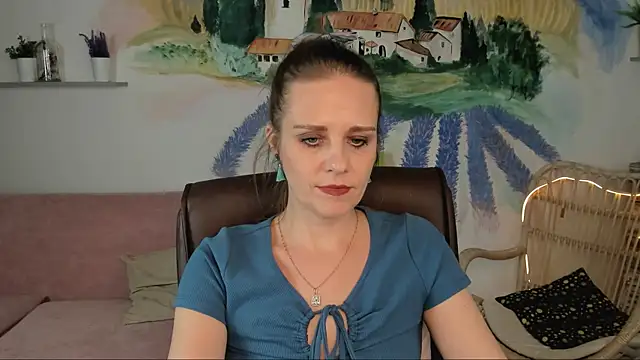 Snapshot of EmiliaBedy chatting on 02.22.25 EmiliaBedy online show from 02.22.25