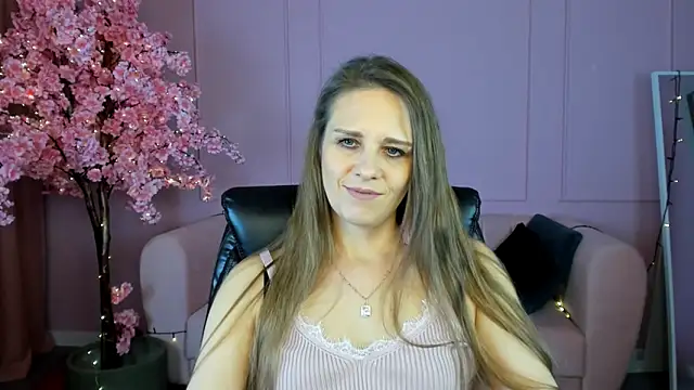 Snapshot of EmiliaBedy chatting on 02.24.25 EmiliaBedy online show from 02.24.25