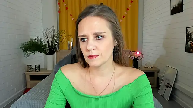 Snapshot of EmiliaBedy chatting on 02.26.25 EmiliaBedy online show from 02.26.25