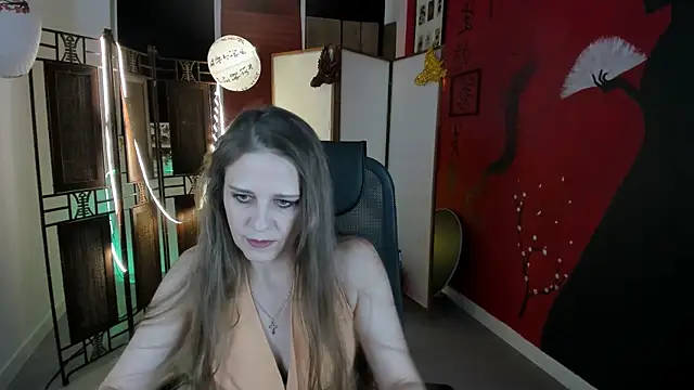 Snapshot of EmiliaBedy chatting on 02.28.25 EmiliaBedy online show from 02.28.25