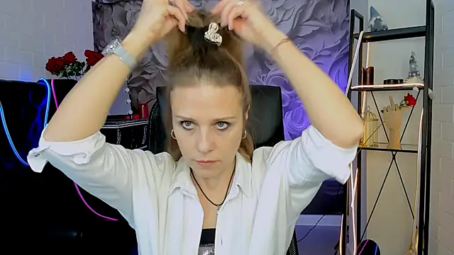 Snapshot of EmiliaBedy chatting on 03.05.25 EmiliaBedy online show from 03.05.25