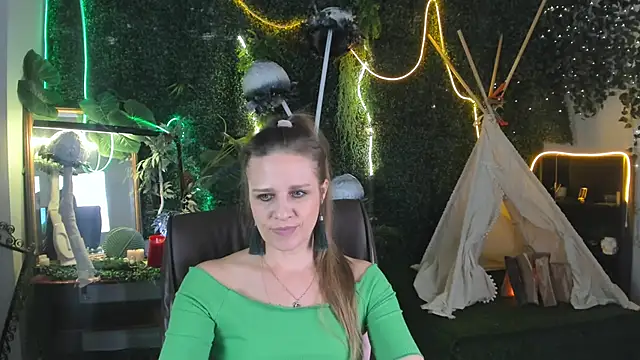 Snapshot of EmiliaBedy chatting on 03.11.25 EmiliaBedy online show from 03.11.25
