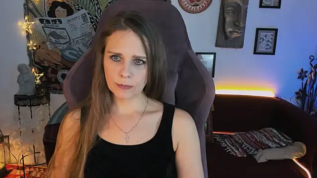 Snapshot of EmiliaBedy chatting on 03.16.25 EmiliaBedy online show from 03.16.25