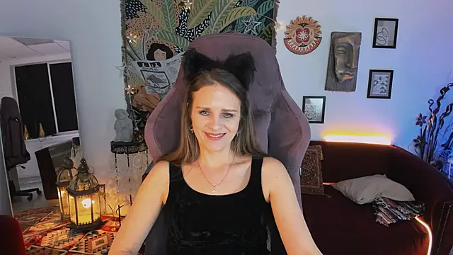Snapshot of EmiliaBedy chatting on 03.16.25 EmiliaBedy online show from 03.16.25