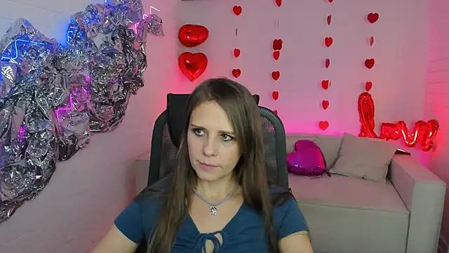 Snapshot of EmiliaBedy chatting on 03.18.25 EmiliaBedy online show from 03.18.25