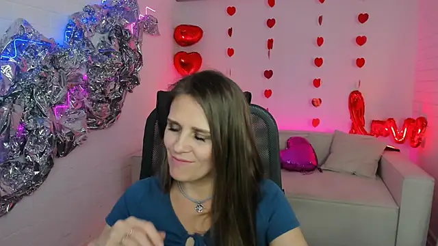 Snapshot of EmiliaBedy chatting on 03.18.25 EmiliaBedy online show from 03.18.25