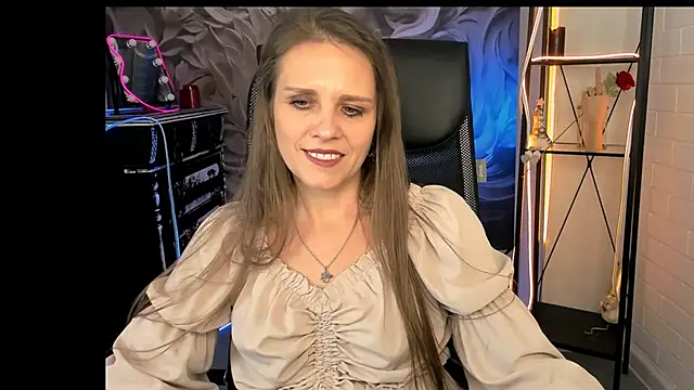 Snapshot of EmiliaBedy chatting on 03.19.25 EmiliaBedy online show from 03.19.25
