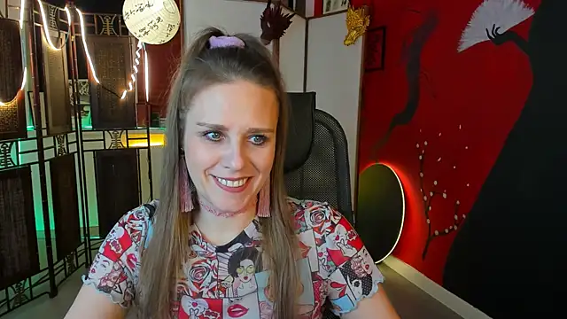 Snapshot of EmiliaBedy chatting on 03.20.25 EmiliaBedy online show from 03.20.25