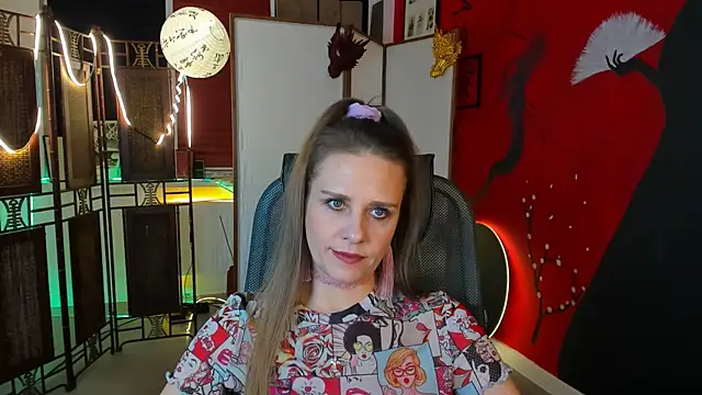 Snapshot of EmiliaBedy chatting on 03.20.25 EmiliaBedy online show from 03.20.25