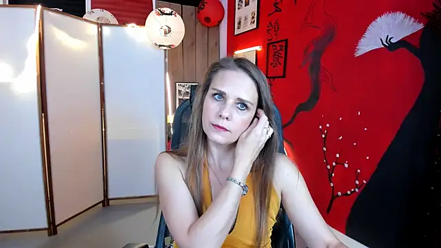 Snapshot of EmiliaBedy chatting on 09.16.25 EmiliaBedy online show from 09.16.25