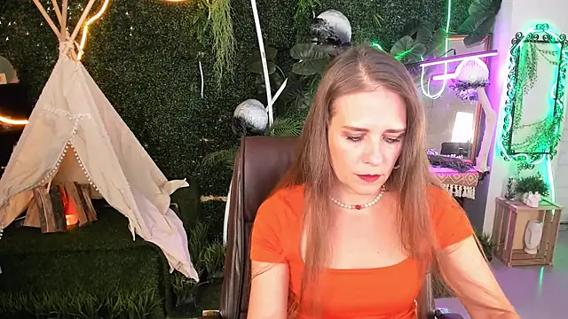 Snapshot of EmiliaBedy chatting on 09.24.25 EmiliaBedy online show from 09.24.25