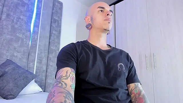 Snapshot of kaletattoo chatting on 02.04.25 kaletattoo online show from 02.04.25