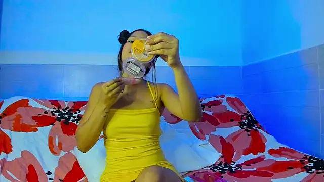 Ximena  1 online show from 02.18.25