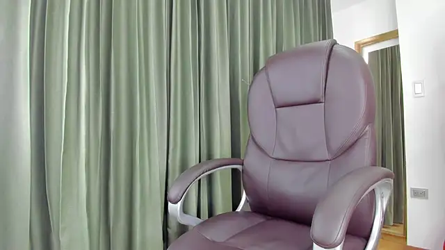 Snapshot of Tombarden chatting on 03.18.25 Tombarden online show from 03.18.25