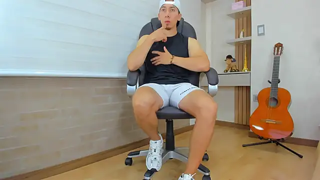 Snapshot of Tombarden chatting on 09.24.25 Tombarden online show from 09.24.25