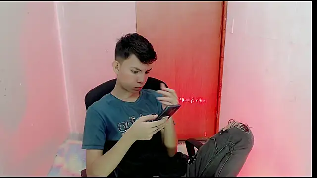 Snapshot of Alexxx_lov chatting on 02.10.25 Alexxx lov online show from 02.10.25