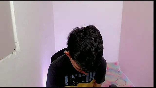 Snapshot of Alexxx_lov chatting on 02.20.25 Alexxx lov online show from 02.20.25