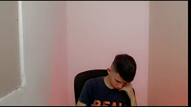 Snapshot of Alexxx_lov chatting on 02.24.25 Alexxx lov online show from 02.24.25