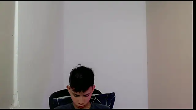 Snapshot of Alexxx_lov chatting on 03.13.25 Alexxx lov online show from 03.13.25