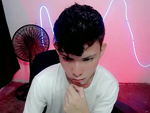 Snapshot of Alexxx_lov chatting on 12.19.25 Alexxx lov online show from 12.19.25