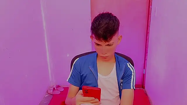 Snapshot of Alexxx_lov chatting on 02.12.26 Alexxx lov online show from 02.12.26