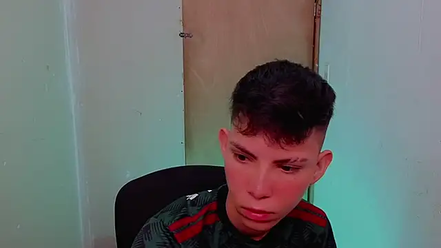 Snapshot of Alexxx_lov chatting on 02.13.26 Alexxx lov online show from 02.13.26