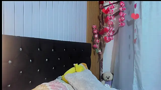 Snapshot of vicky__skinny_1 chatting on 02.25.25 vicky skinny 1 online show from 02.25.25