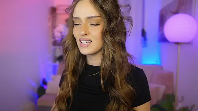 Clara Nia online show from 12.19.25