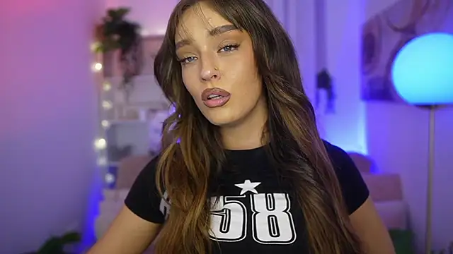 Clara Nia online show from 02.06.26