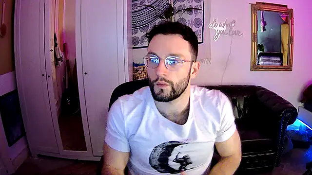 Snapshot of Kleinerabstecher chatting on 02.13.25 Kleinerabstecher online show from 02.13.25