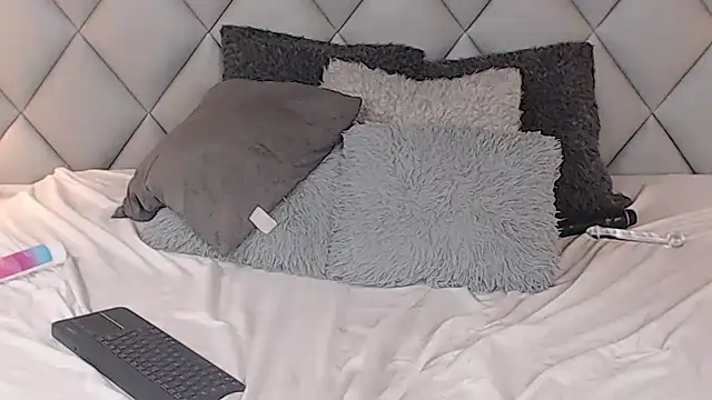 LalyCastro online show from 02.17.25