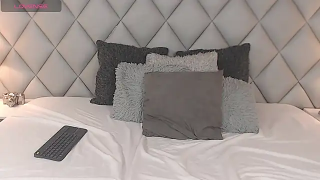 LalyCastro online show from 02.17.25