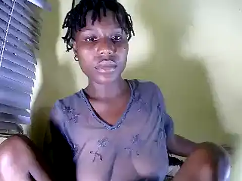 Snapshot of cutee2000 chatting on 03.07.25 cutee2000 online show from 03.07.25