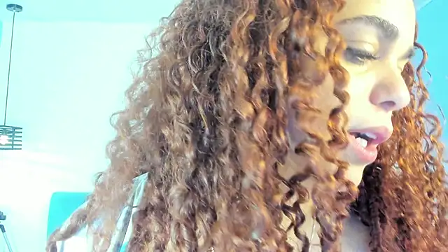 Snapshot of ninna_curly chatting on 03.12.26 ninna curly online show from 03.12.26