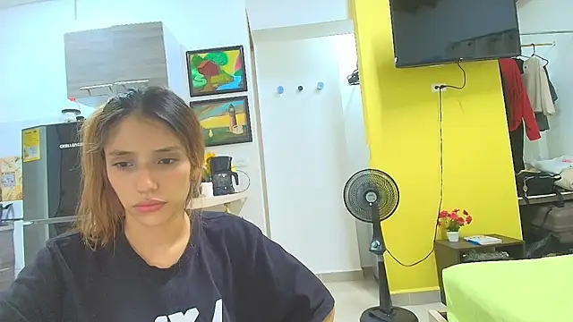 Snapshot of Alaiapink chatting on 05.14.26 Alaiapink online show from 05.14.26