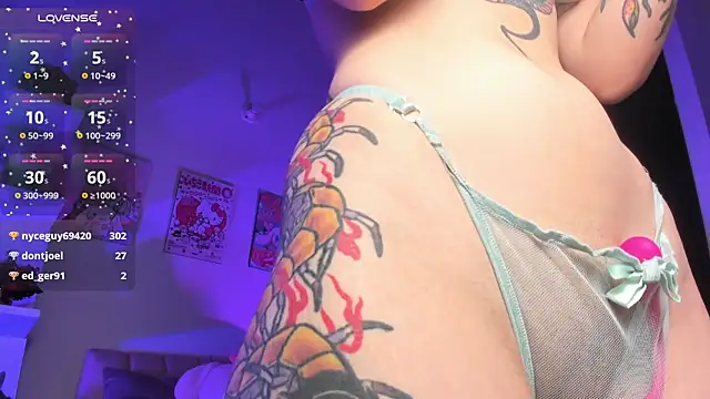 Snapshot of sabrinamoonie chatting on 02.10.25 sabrinamoonie online show from 02.10.25