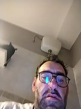 Snapshot of Hardasanut chatting on 10.17.25 Hardasanut online show from 10.17.25