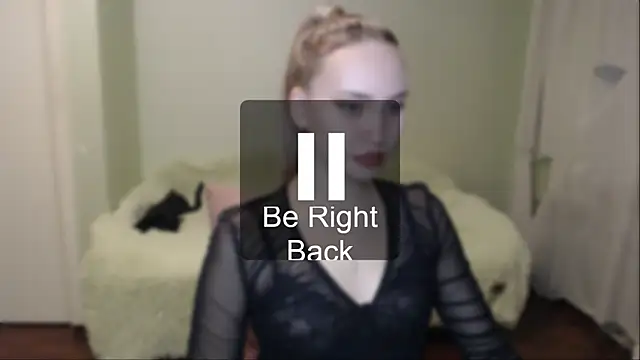 Snapshot of vivian_word chatting on 02.26.25 vivian word online show from 02.26.25