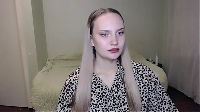 Snapshot of vivian_word chatting on 10.20.25 vivian word online show from 10.20.25